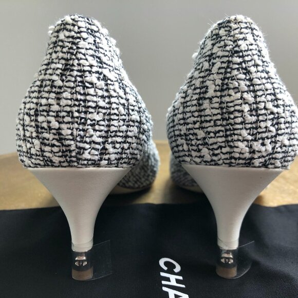 Chanel black white tweed leather heels metal logo pump - Picture 10 of 13